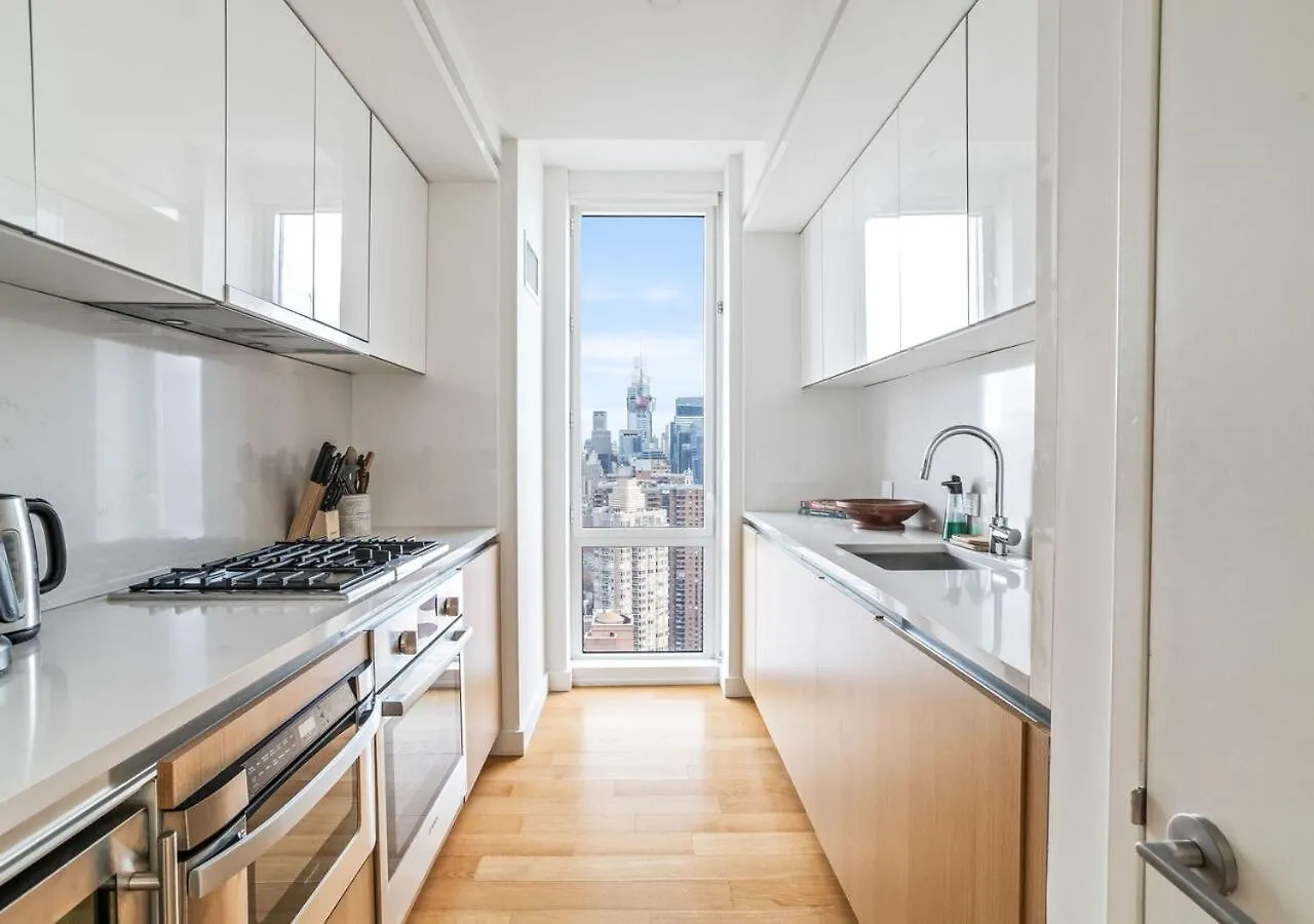 Modern 2Bd 1Ba At Mid West Daire New York