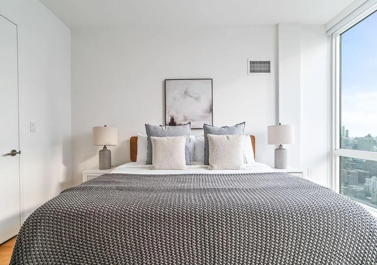 Modern 2Bd 1Ba At Mid West Daire New York ABD